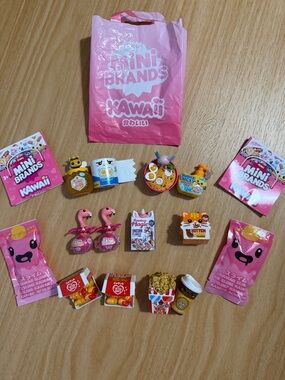 Mini Brands Kawaii Lot (1 Luxury, 1 Ultra Rare, 2 Rare and 8 Common)